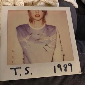 1989 TAYLOR SWIFT VINYL